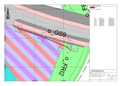 Situasjonsplan som viser tomtens grenser, nabolagsgrenser (O_GS9, O_FR12), og detaljerte målinger av murer langs grensene.