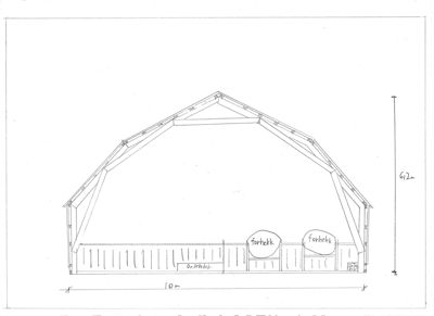 Snittegning som viser tverrsnittet av en bygning med takkonstruksjon, forhekk og grunnplan.
