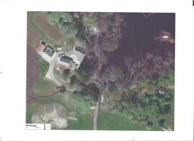 Flyfoto eller satellittbilde av eiendom med overlagte ruter og skrift (f.eks. 199, 197, 196) som indikerer eiendomsnummer eller arealdata. Bildet viser også en skala.