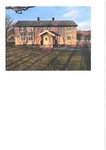 Fotografi av en eksisterende bygning sett fra front.