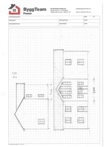 Fasadetegning som viser bygningens utseende fra siden, med angitte mål og vindusoppsett.