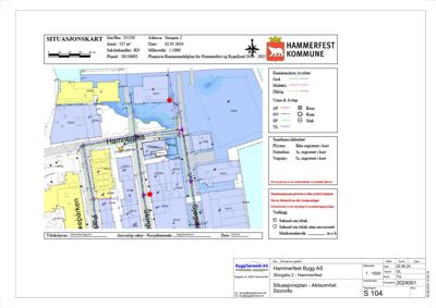 Situasjonskart som viser tomtens beliggenhet, naboeiendommer, gater og vannkropper.