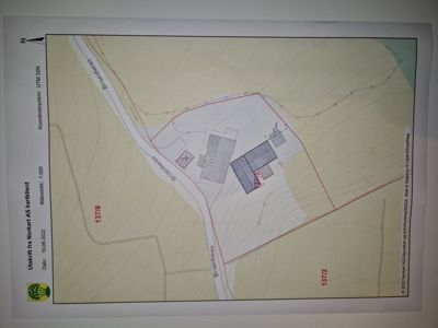 Situasjonsplan som viser tomtens grenser (137/8 og 137/2), eksisterende og planlagt bebyggelse, samt veiforhold (Briseveien).