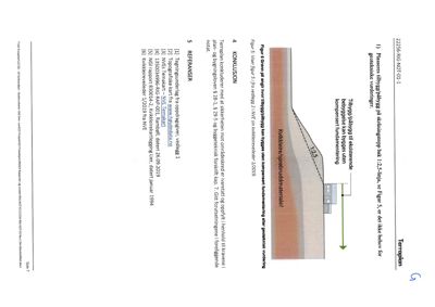 Situasjonsplan eller snitt som viser grunnforhold, terrassering og grunnforsterkning for en bygning.