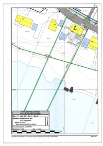 Situasjonsplan som viser tomtens beliggenhet i forhold til nabolag, vei og vann, med oppgitt mål og koordinater.