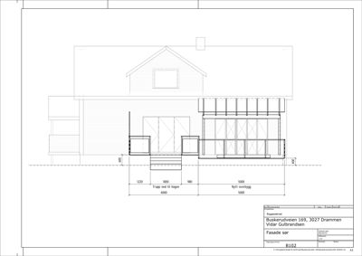 Fasadetegning (opprikk) av en bygning med nytt tilbygg, inkludert mål og detaljer for trapp og inngang.