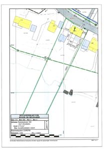 Situasjonsplan som viser tomtens grenser, nabolag, veier og eksisterende bygninger.