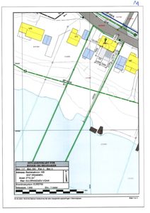 Situasjonsplan som viser tomtens beliggenhet, nabolag, infrastruktur (veier, vann) og bygningers plassering.