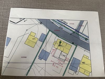 Situasjonsplan som viser tomtene (167, 169, 171), bygninger, veier (SP 250 K) og grenser.
