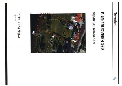 Flyfoto av eiendom med tegnet tomtegrense (rød prikket linje) og tekst 'BUSKERUDVEIEN 169'.