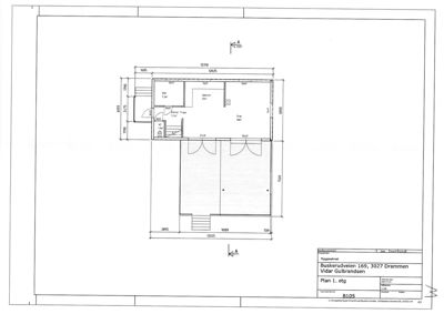 Etasjeplan (Plan 1. etg) for en bolig i Bukkeveien 169, Drammen, som viser romfordeling, dører, vinduer og mål.
