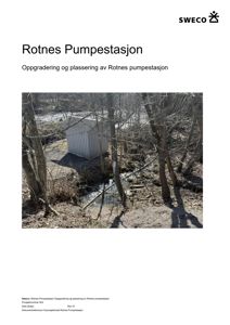 Fotografi av en liten, hvit bygning (pumpetasjon) i en skogstrakt.