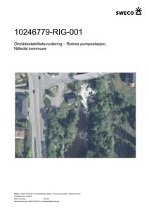 Flyfoto eller satellittbilde av et område med veier og vegetasjon, som viser bygningens plassering i forhold til omgivelsene.