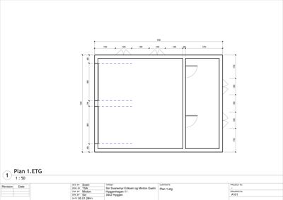 Etasjeplan (1. etasje) med romfordeling, dører og dimensjoner.