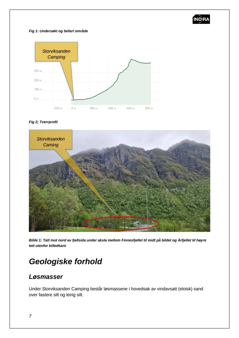 Fotografi av et utsnitt av fjellside med en markert campingplass (Storviksanden Camping) og tilhørende geologisk profilering.