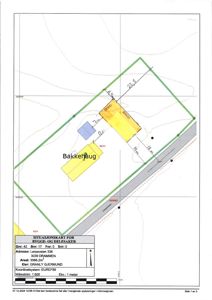 Situasjonskart som viser tomtens grenser, bygningers plassering og mål.