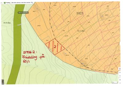 Kartutsnitt som viser eiendomsgrenser, høydemålerlinjer (konturlinjer) og arealoppdelinger (daa).