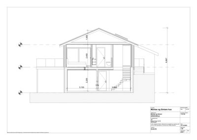 Snittegning (Snitt B) som viser bygningens tverrsnitt, romfordeling, høyder og trapp.