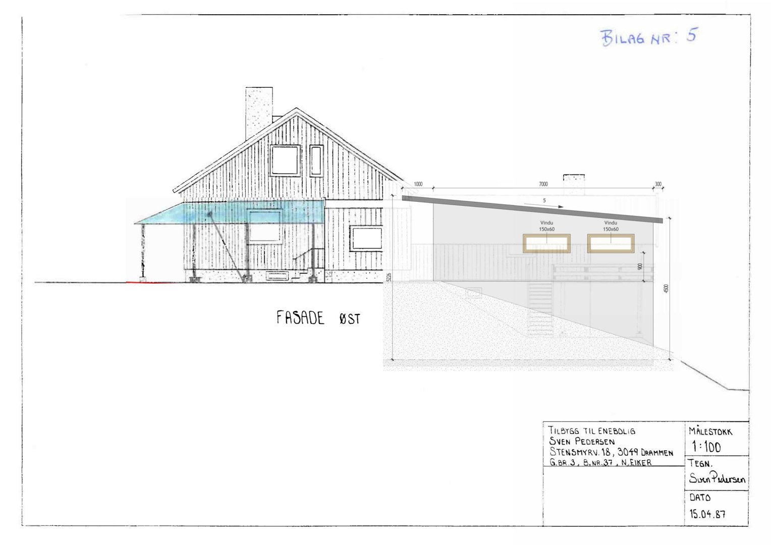 Fasadetegning av en bygning sett fra øst, med mål og detaljer.