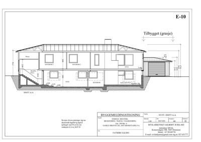 Snittegning (SNITT A-A) som viser bygningens tverrsnitt, romfordeling og høyder.