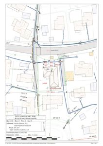 Situasjonskart som viser bygningens plassering i forhold til nabolag, veier og eiendomsgrenser.