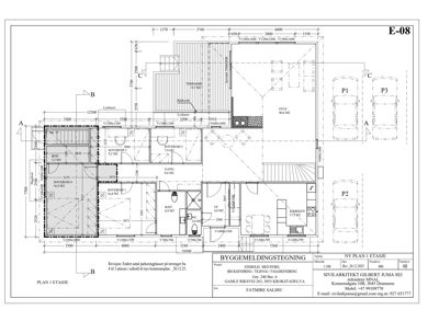 Etasjeplan (1. etasje) med romfordeling, mål og parkeringsplasser