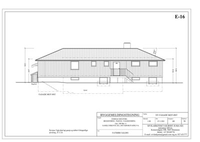 Fasadetegning av en hytte sett fra øst, med mål og detaljer.