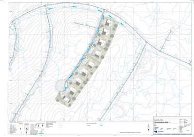 Situasjonsplan som viser tomtens topografi, bebyggelse, infrastruktur og vannveier.