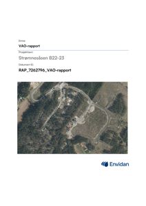 Flyfoto av et byggeområde med veier, skog og noen bygninger.