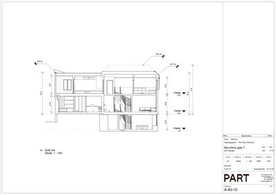Snittegning (A - Snitt AA) som viser bygningens tverrsnitt med høyder, etasjer og romfordeling.