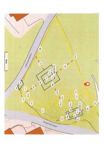 Situasjonsplan som viser tomtens form, grenser, naboeiendommer, veier (Hauglandsvegen) og planlagte bygninger med avstandsmålinger.