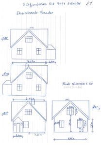 Håndtegnet fasadeoppsett for eksisterende hus med mål på alle sider (N, S, Ø, V) og vinduene.