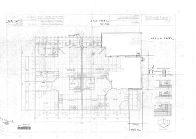 Etasjeplan (T.L. 0.000) som viser romfordeling, vegger, dører og tekniske installasjoner for et leilighet.