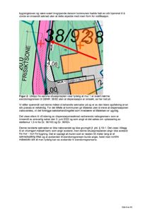 Bildet viser et utklipp fra en situasjonsplan (tomtekart) med eiendomsgrenser, bygninger og en markert avstand til eiendomsgrensen.