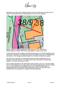Et utklipp fra en situasjonsplan som viser eiendomsgrenser, friiktsoner og murer.