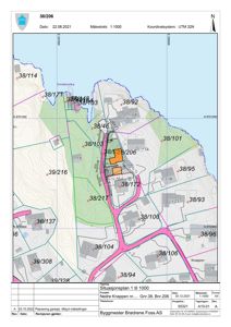 Situasjonsplan som viser tomtegrenser, nabotomter og bygningsplasseringer med målestokk 1:1000.