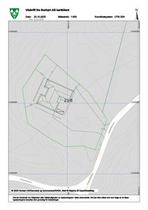 Situasjonsplan (kart) som viser tomtens grenser, bygningsplassering, høydeforhold (konturlinjer) og tilstøtende veier.
