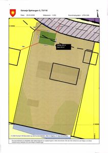 Situasjonsplan som viser tomtens grenser, nabolag, veier og bygningsplassering med mål og areal.