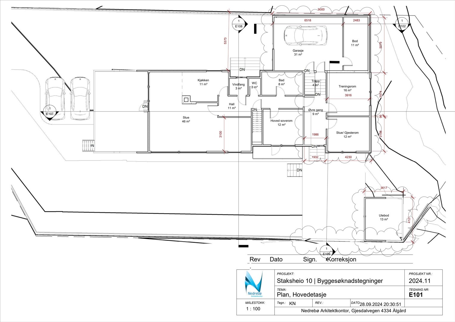 Hovedetasjens plan med romfordeling, dimensjoner og plassering av garasje.