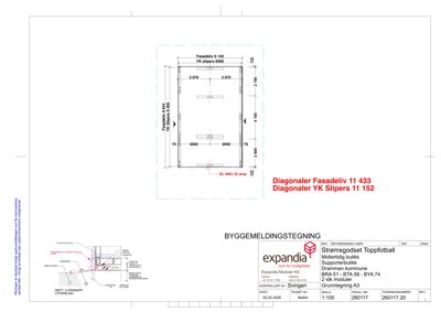 En byggetegning som viser en detaljert fasadekonstruksjon med mål, materialer (YK slipers) og en snittgjenomgang.