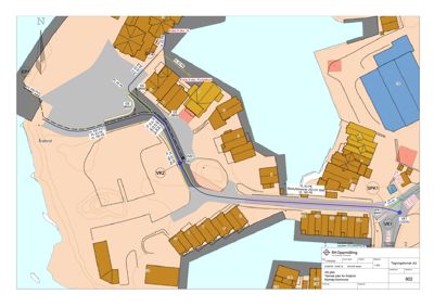 Situasjonsplan som viser tomtens beliggenhet i forhold til nabolag, veier og vann. Planen inneholder også tekniske data om vannledninger (VK, PL, G2) og høyder.