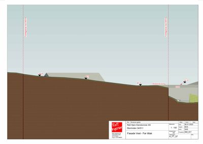Fasadetegning (opprikk) som viser bygningens høyde i forhold til terreng og nabotomter.