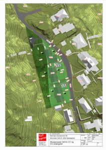 Situasjonsplan som viser tomtens beliggenhet, høydemålerlinjer, nabolag og bygningers plassering.