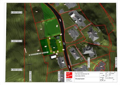 Situasjonsplan som viser tomtens beliggenhet, topografi (konturlinjer), naboeiendommer og bygningsplasseringer.