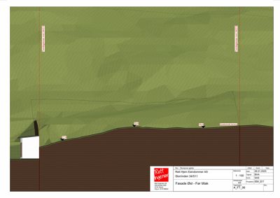 Fasadetegning (opprikk) som viser terrengprofilen og bygningens høyde i forhold til terrenget.