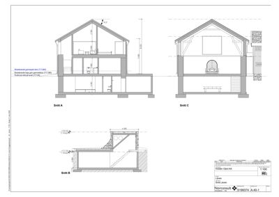 Tegning som viser tverrsnitt gjennom en bygning (Snitt A, B og C) med mål og konstruksjonsdetaljer.