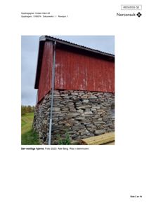 Fotografi av et bygningshjørne med rød overetasje og steinmur. Bildet er merket som 'Sør-vestlige hjørne' og viser eksisterende tilstand.