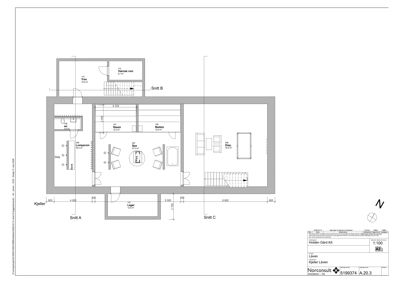 Etasjeplan for kjelleretasje som viser romfordeling, dimensjoner og snittlinjer.