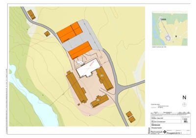 Situasjonsplan som viser bygningenes plassering på tomten i forhold til terrenget, veier og nabolag.
