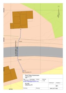 Kart over et område med tomtetegninger, koordinater og en rørgående (VL ø32 SDR 11 PE 80 PN 10) med borehull.